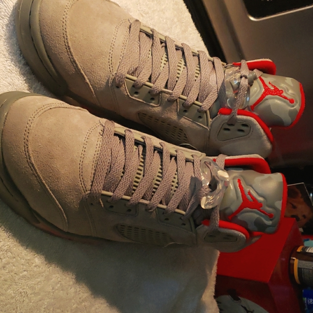Mens Jordans 5's Camo size 8.5